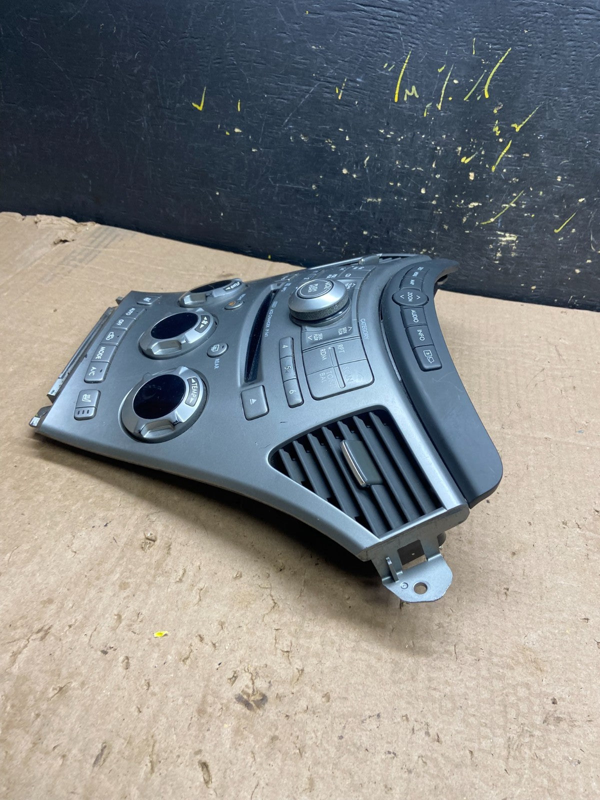 2006-2009 Subaru Tribeca Radio CD Player AC Climate Control Bezel Panel Z1625 DG3