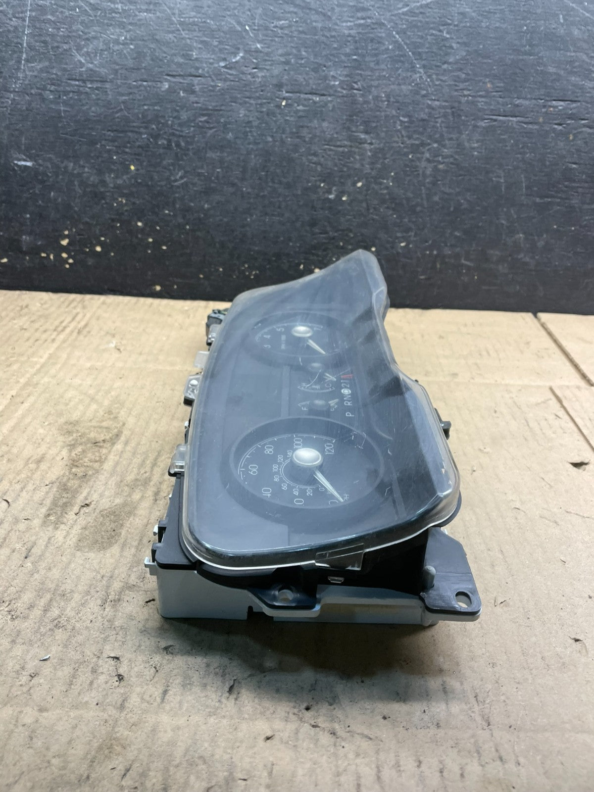 2009 to 2011 Lincoln Town Car Speedometer Cluster Gauge W7177 DG6