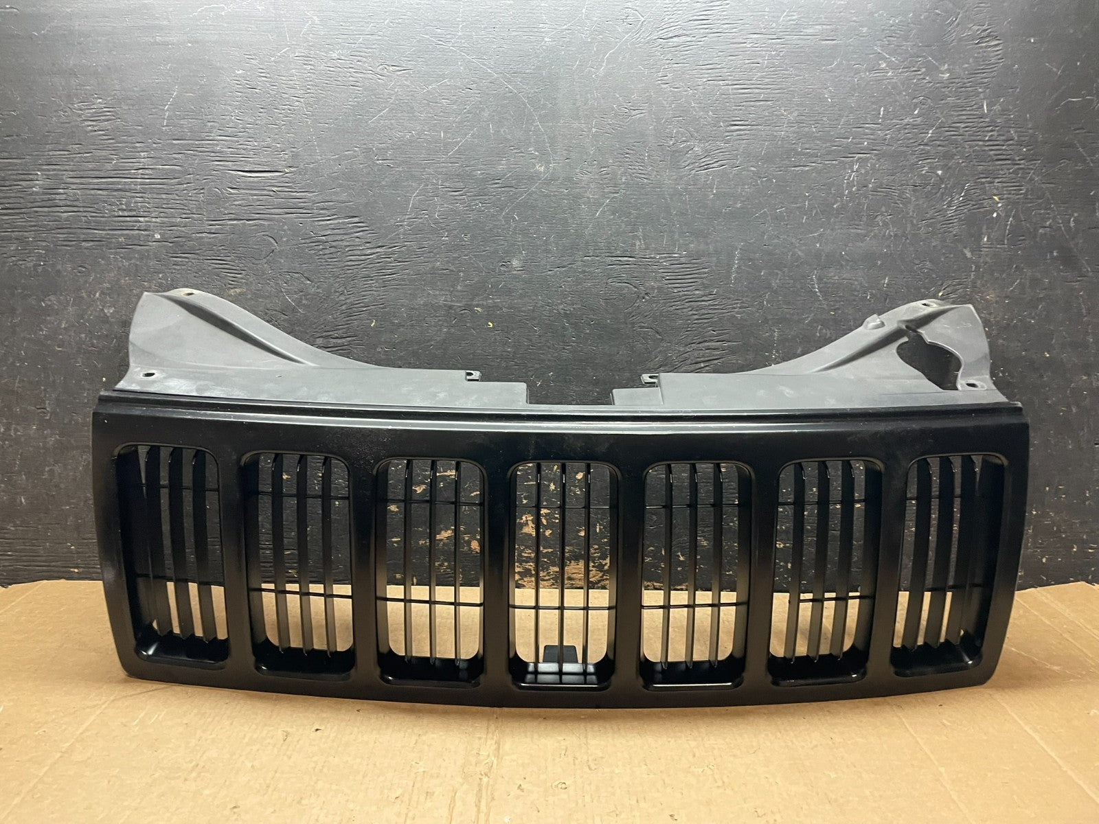 2008-2010 Jeep Grand Cherokee Front Upper Grill Grille Aftermatrket Z5793 DG0