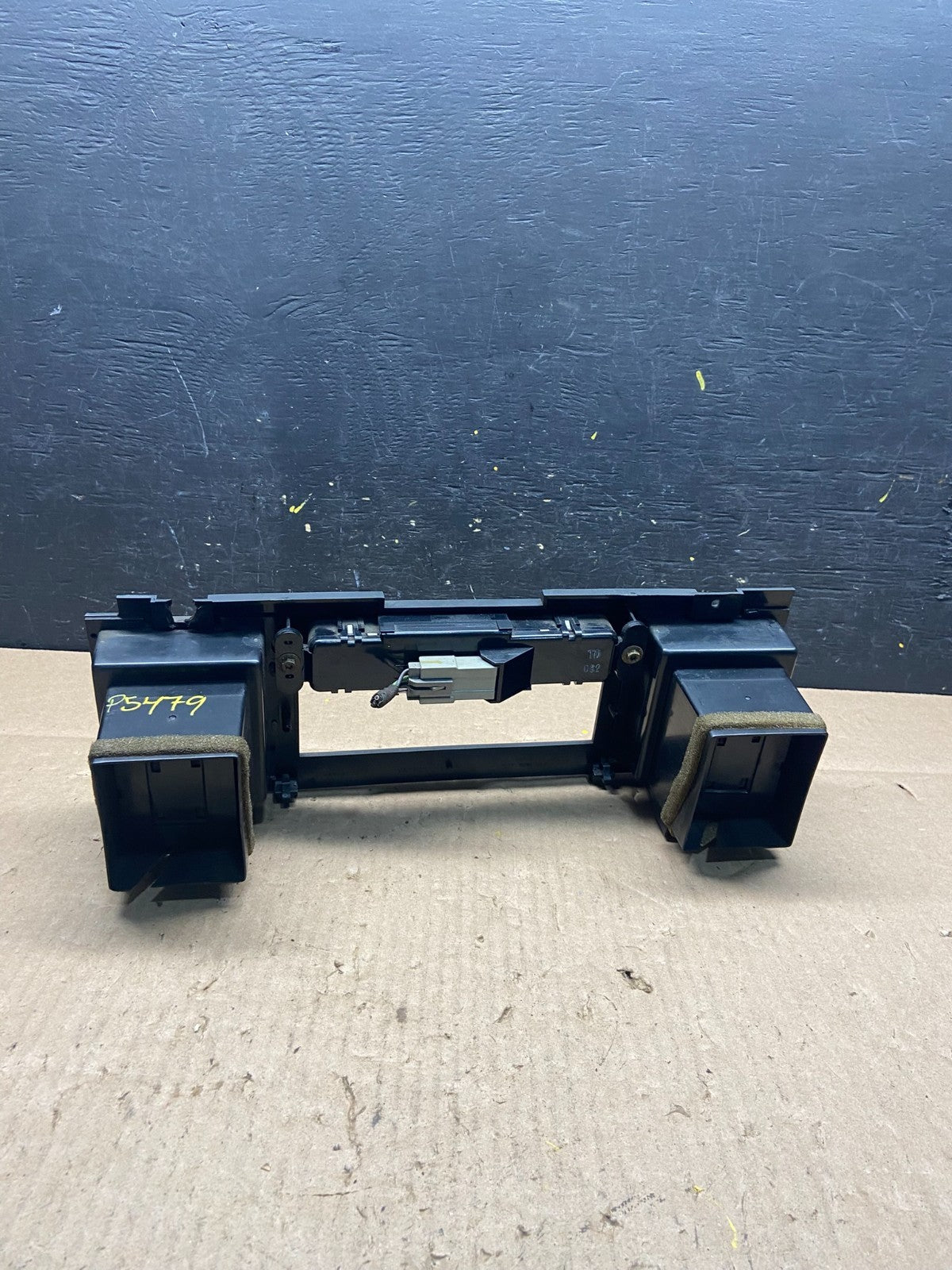 1988 to 1991 Ford Crown Victoria Climate Control Air Vent Clock Bezel P5479 DG4