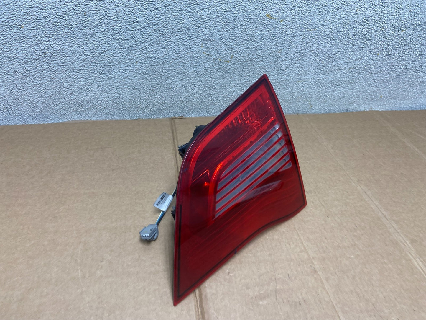 2009-2014 Volkswagen Routan Right Passenger Rh Side Inner Tail Light AA1090 DW2