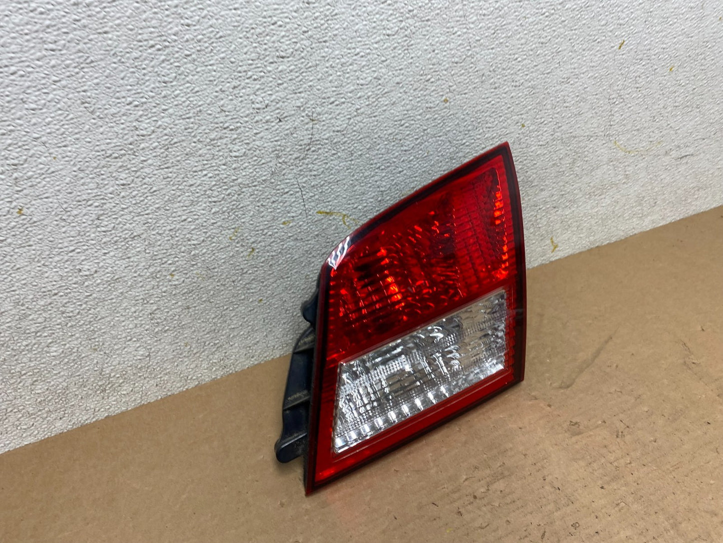 2002-2004 Infiniti i35 Inner Right Passenger Rh Side Tail Light OEM O9790 DW2