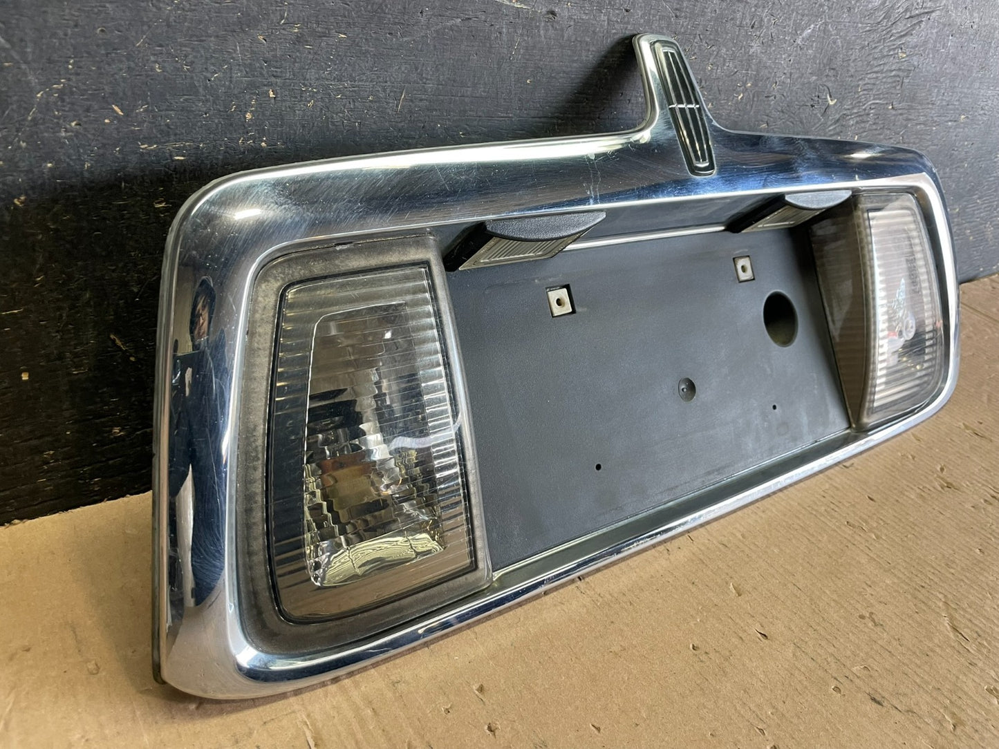 2003- 2006 Lincoln LS Rear Finish Panel Trunk Panel Chrome OEM aa2215  DG1