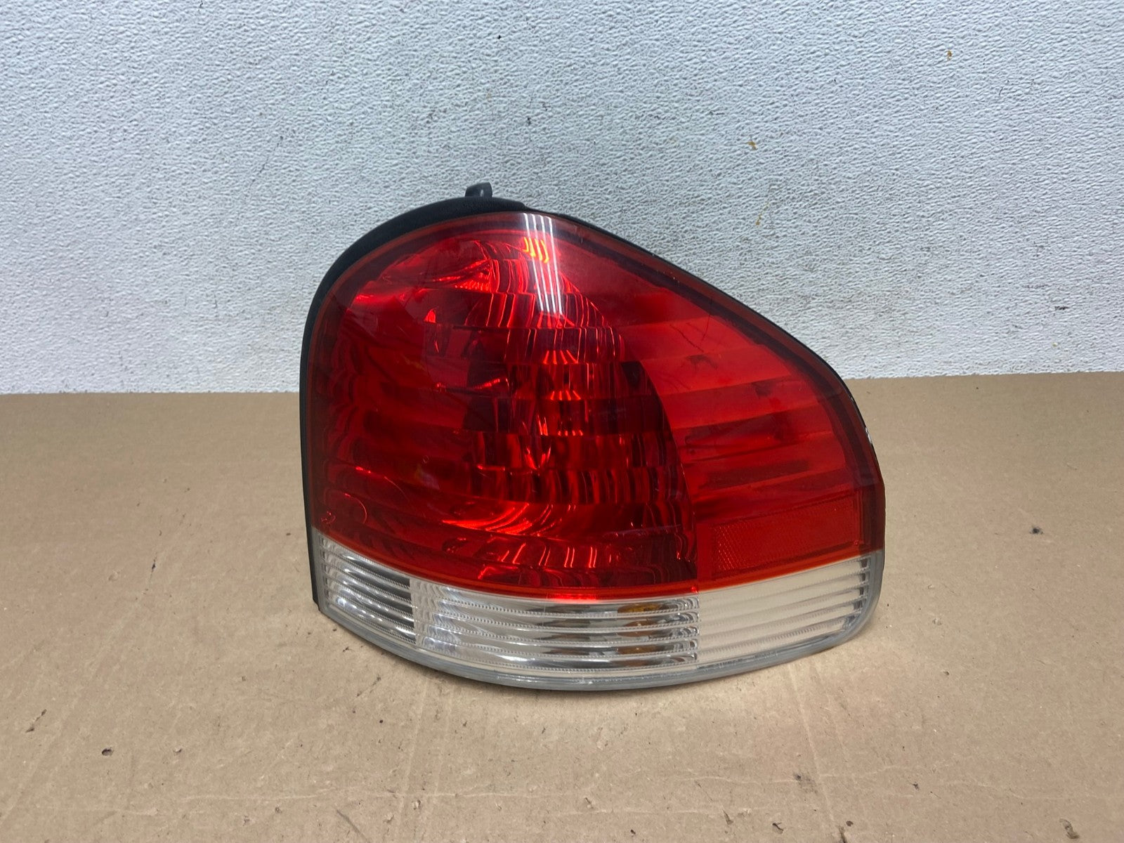 2005 to 2006 Hyundai Santa Fe Right Passenger Rh Side Tail Light AE5063 LK0