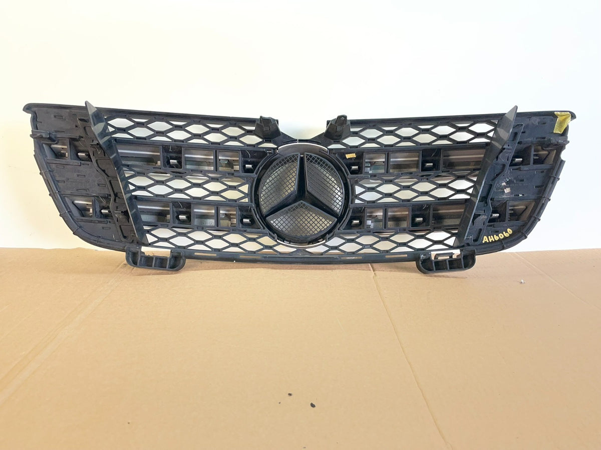 2007-2009 Mercedes X164 GL450 GL320 Front Bumper Upper Grille Grill AH6060 DG4