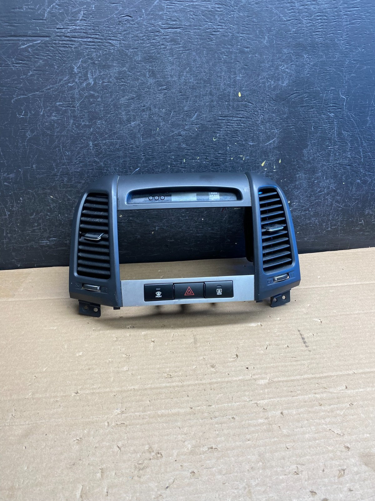 2007 to 2009 Hyundai Santa Fe Center Dashboard Radio Bezel Trim AG6256 DG0