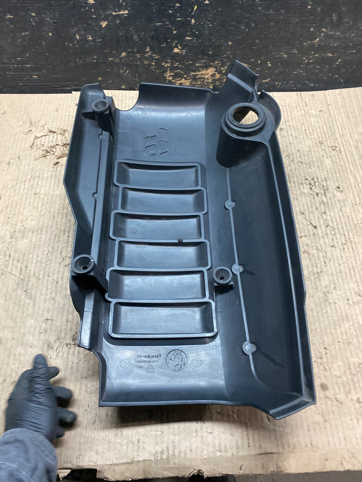 2007 to 2008 GMC Acadia 3.6L VVT Engine Cover Shield OEM v4219 DG6