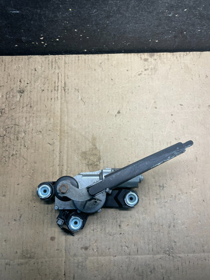 2012 to 2014 Ford Focus Rear Windshield Wiper Motor OEM BV61-17K441-AA W7166 DG0