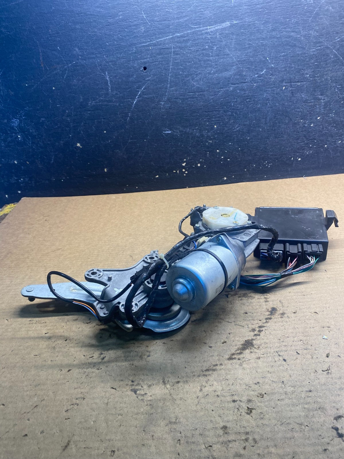 2009 to 2016 GMC Acadia Rear Trunk Liftgate Power Motor Actuator OEM AA0736 DG3