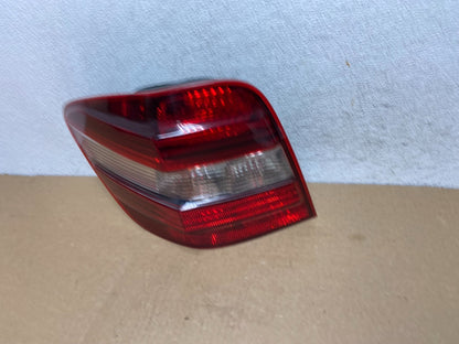2009 to 2011 Mercedes ML350 ML-Class Left Driver Side LH Tail Light AF9524 DW1