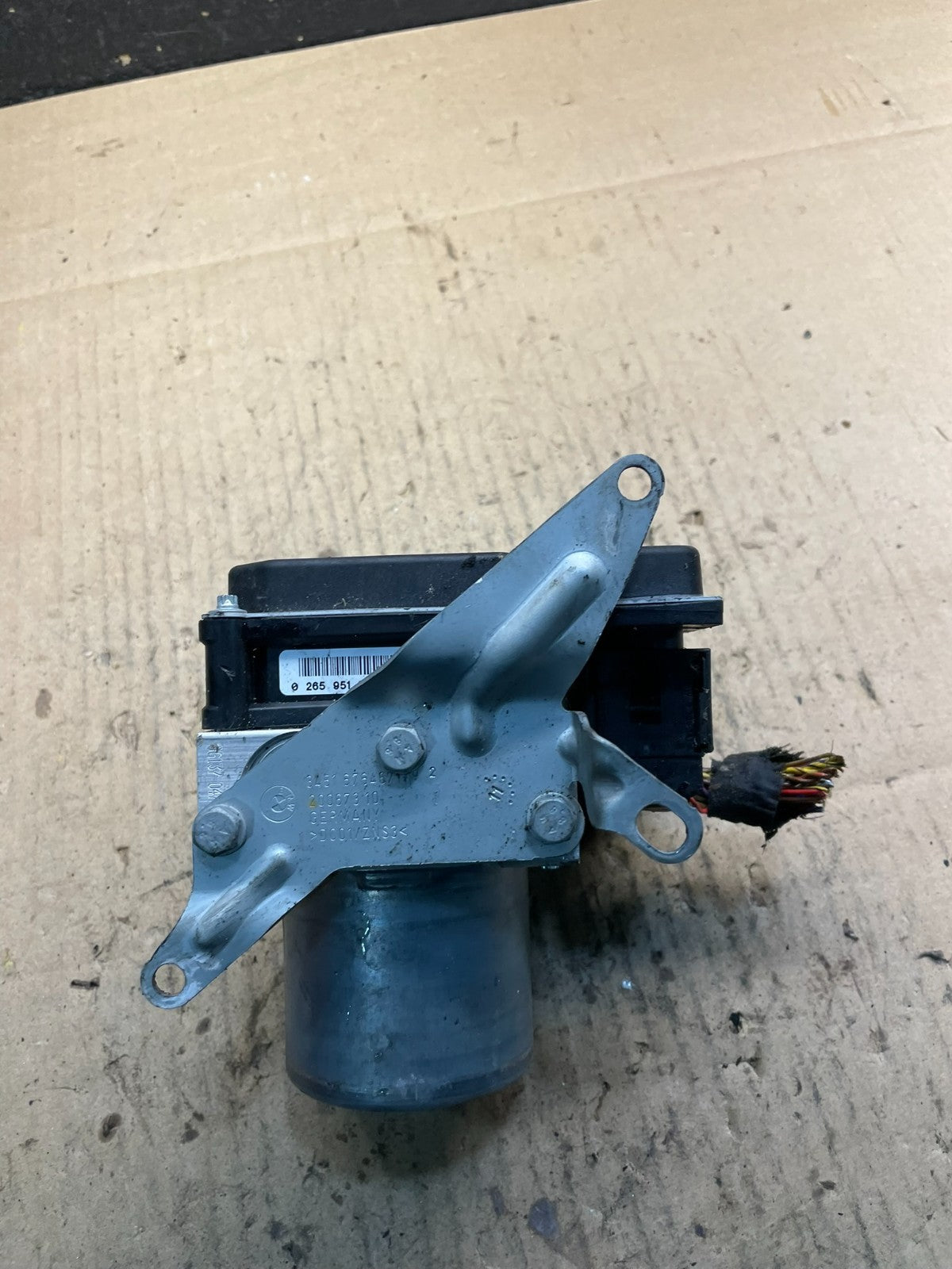 2007 to 2013 BMW 328i  ABS Anti-Lock Brake Pump 3451 6780161-01 OEM W6788 DG1