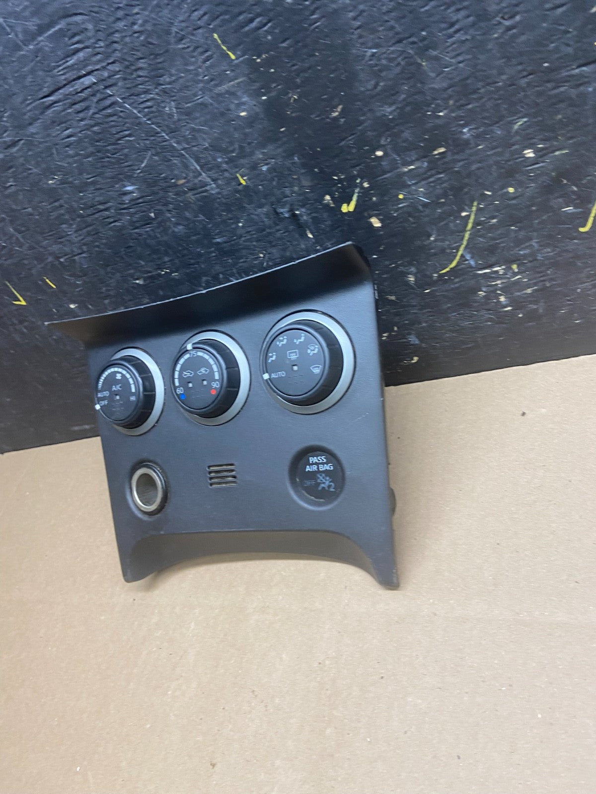 2011 to 2015 Nissan Rogue Heater Temperature AC Climate Control OEM u5086 DG2