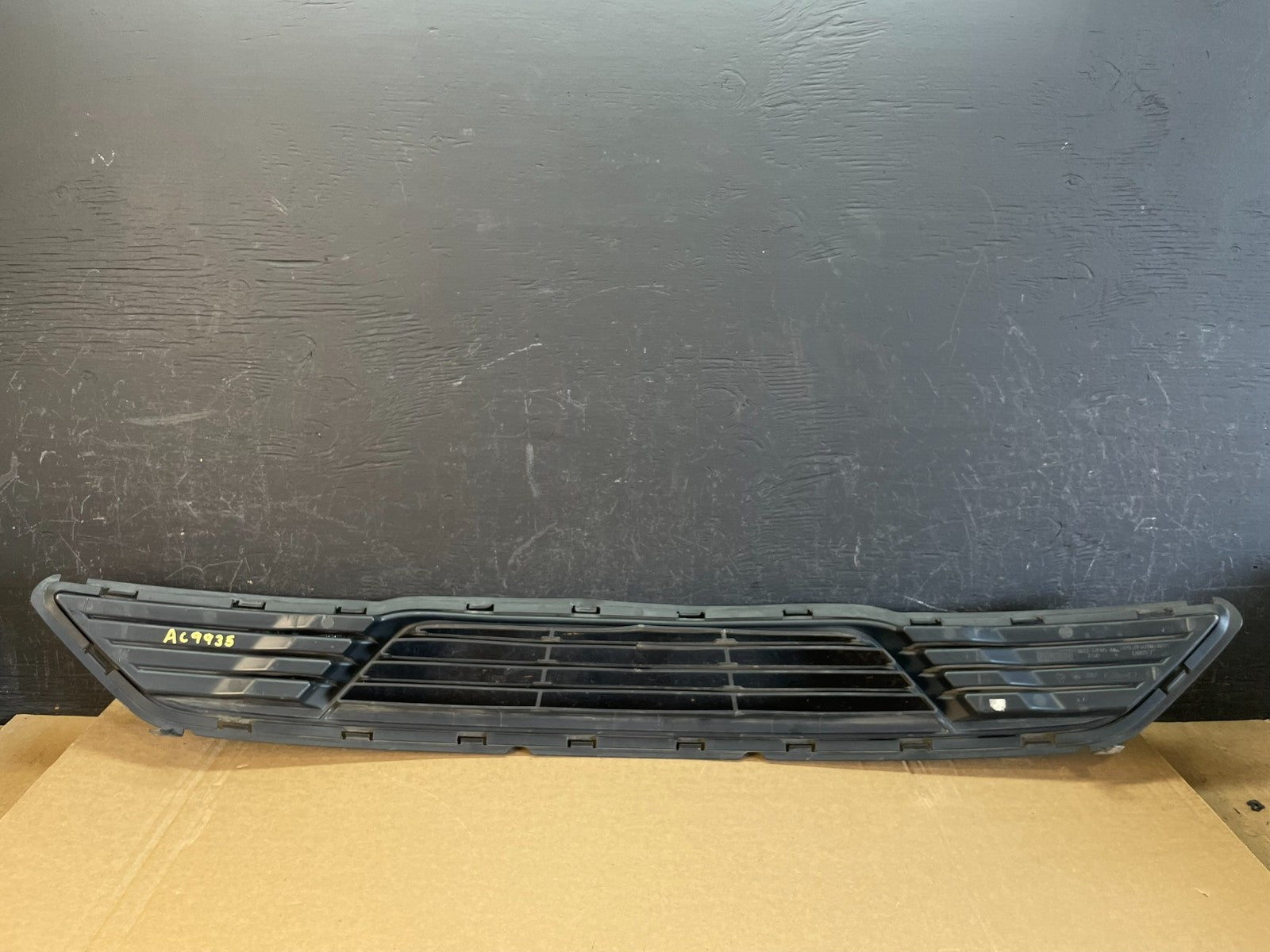 2013 to 2019 Ford Taurus Front Bumper Lower Grill Grille AC9935 DW3