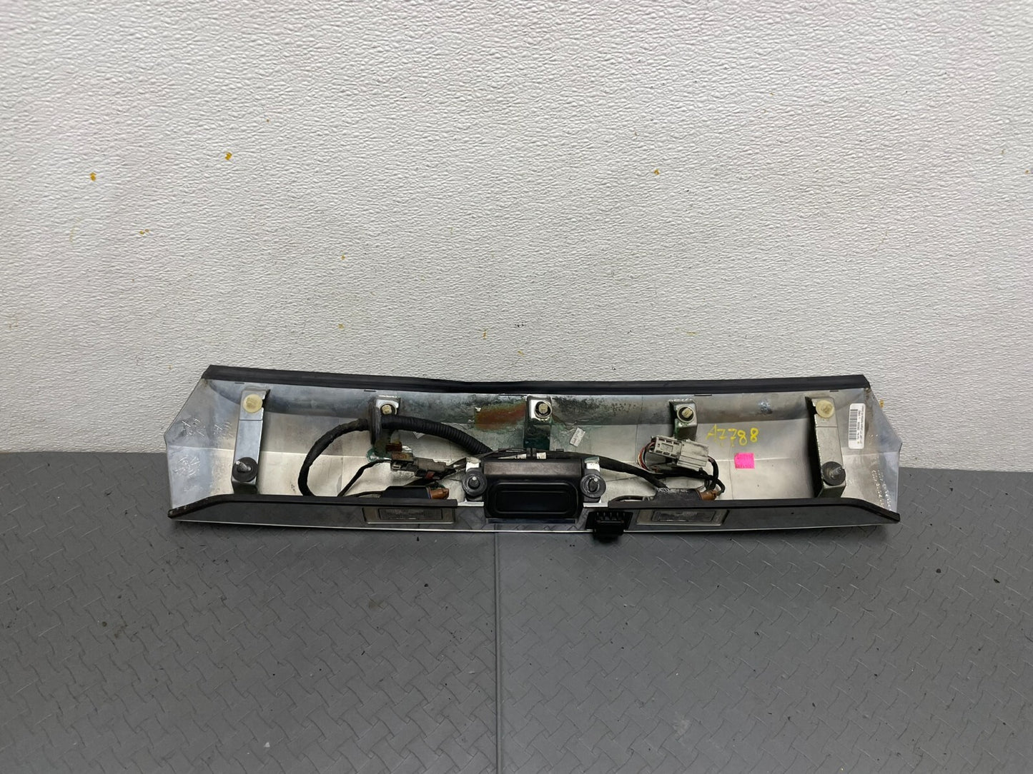 2010-2015 Gmc Terrain Lift Gate Handle Trim With Back Up Camera A7788 DG6