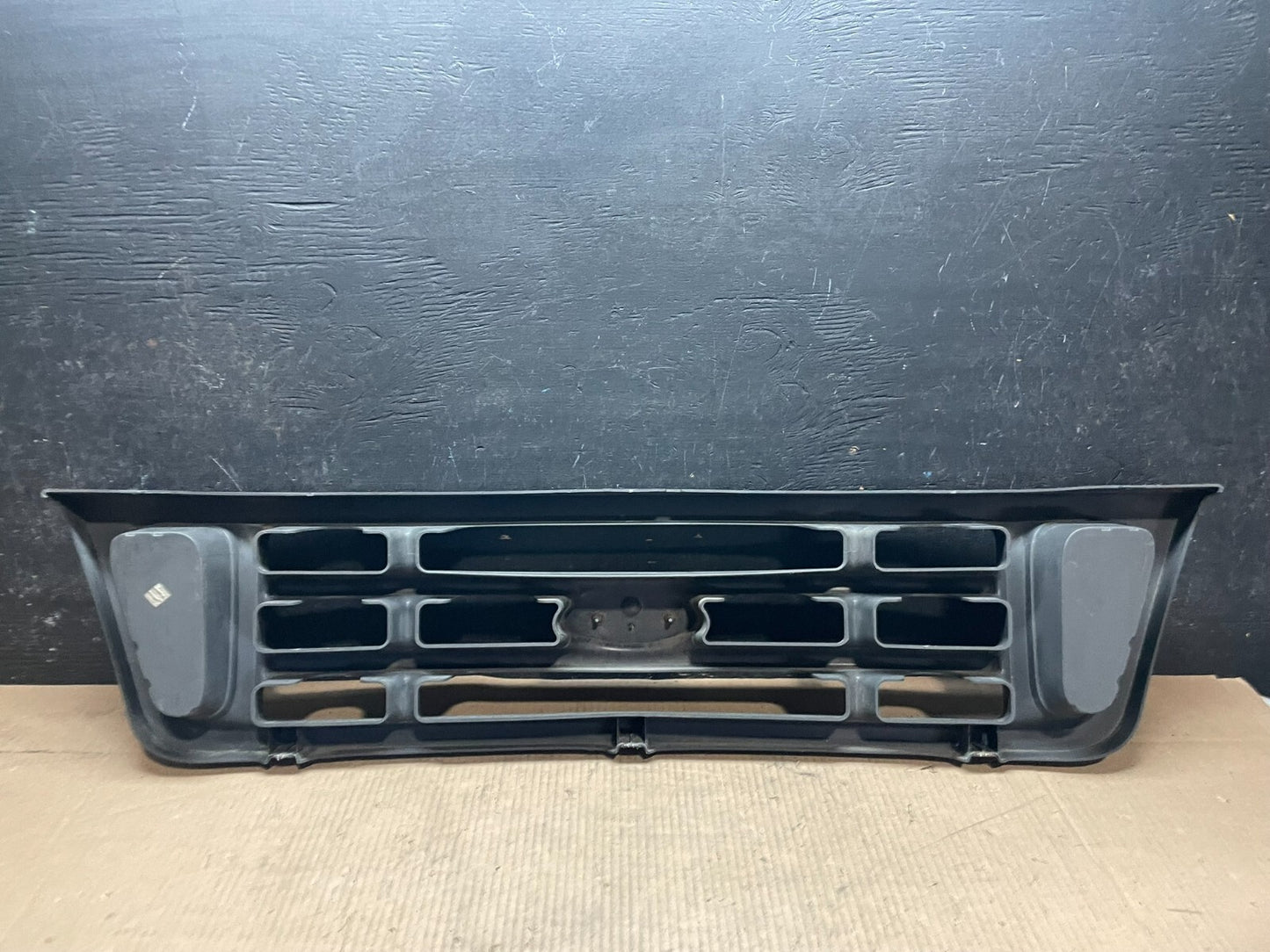 2003 to 2007 Ford Econoline E150 E250 E350 Front Grille Grille J7032 OEM DG3