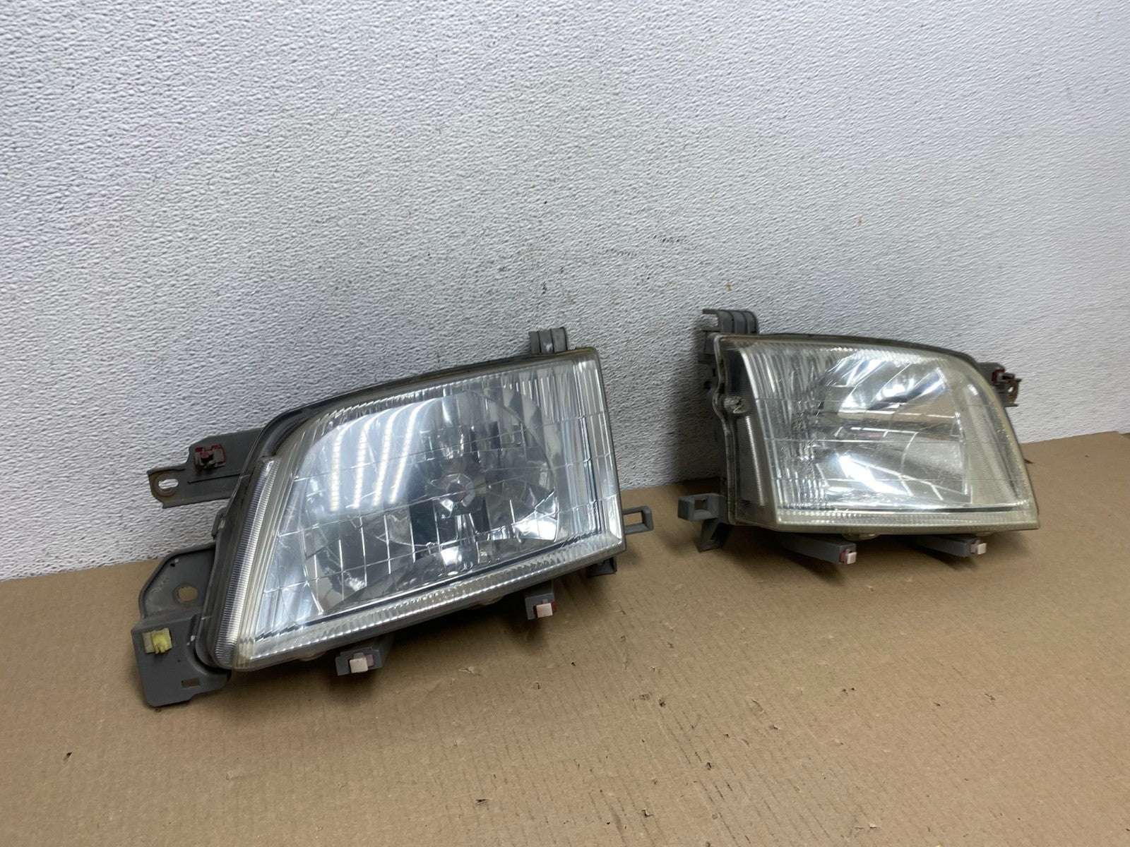 2001 to 2002 Subaru Forester Left+Right Halogen Headlights AE9488 DW2