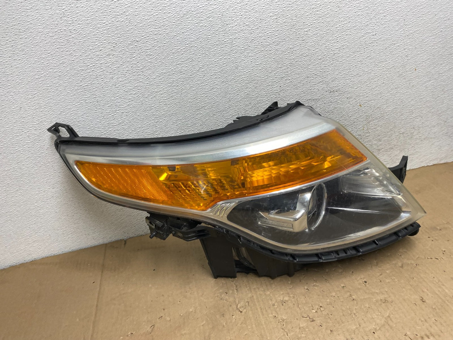 2011 to 2015 Ford Explorer Right Passenger Halogen Headlight AE9253 DW2