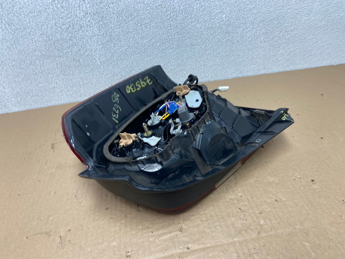 2004-2007 Toyota Highlander Left Driver LH Side Tail Light OEM AB6231 LK5
