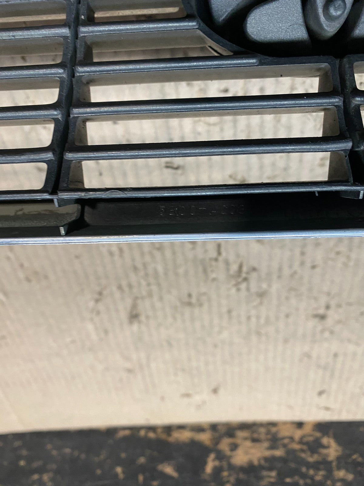 1995 1996 1997 Toyota Avalon Front Upper Grill Grille  OEM X8265 DG7