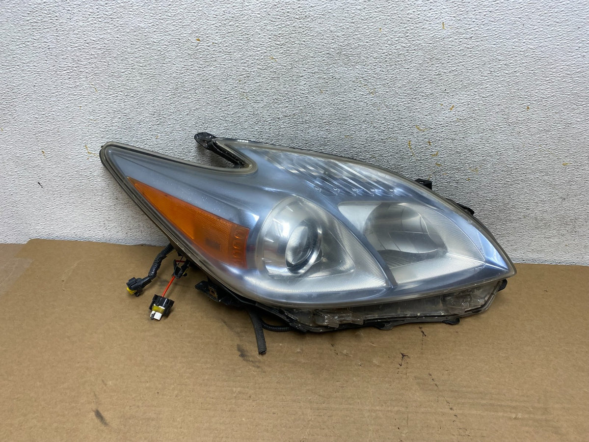 2010 - 2011 Toyota Prius Right Passenger Rh Blue Halogen Headlight AH4495 DW0