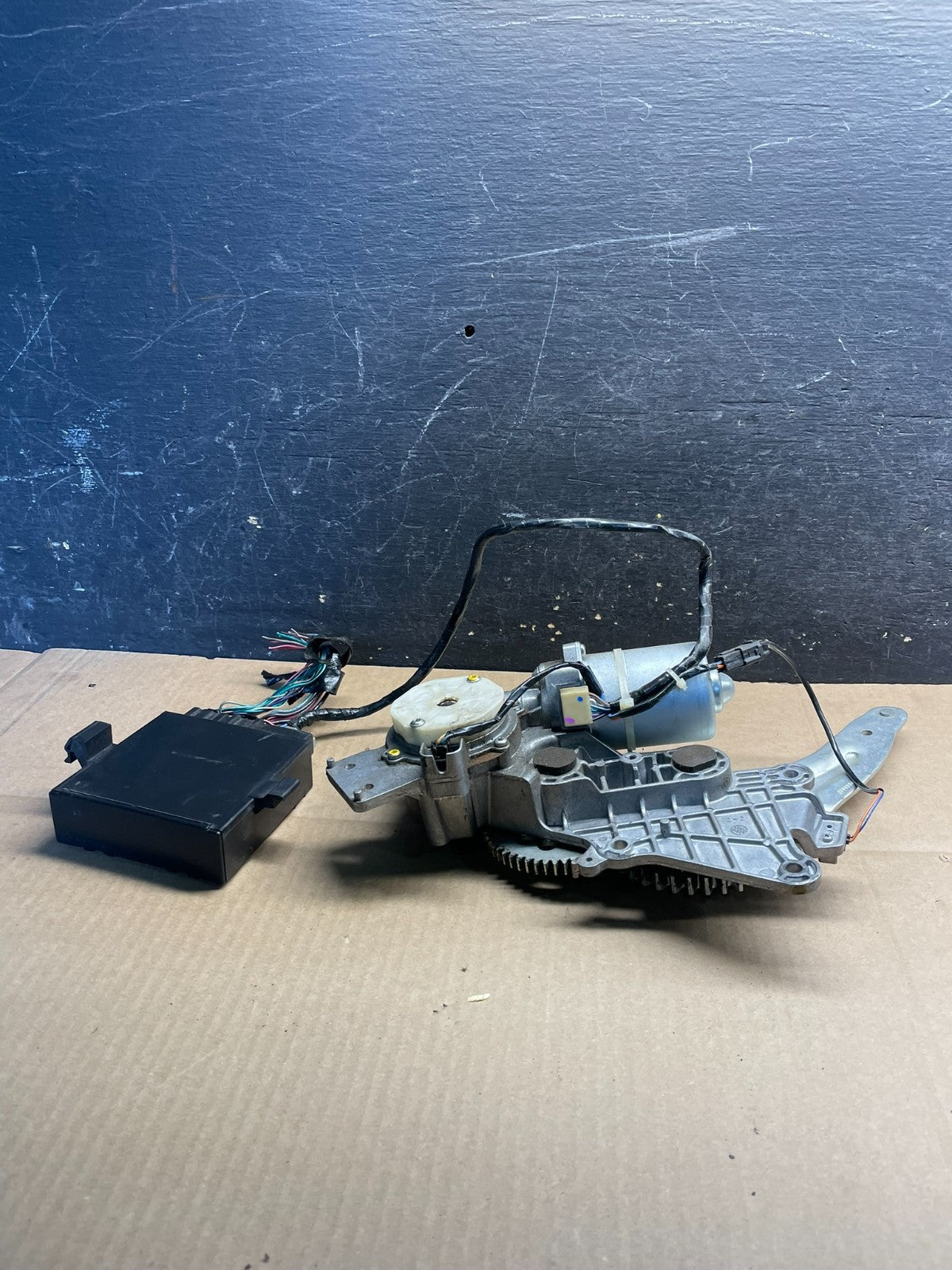 GMC Acadia Yukon Tahoe Rear Trunk Liftgate Power Motor Actuator u2090 DG1