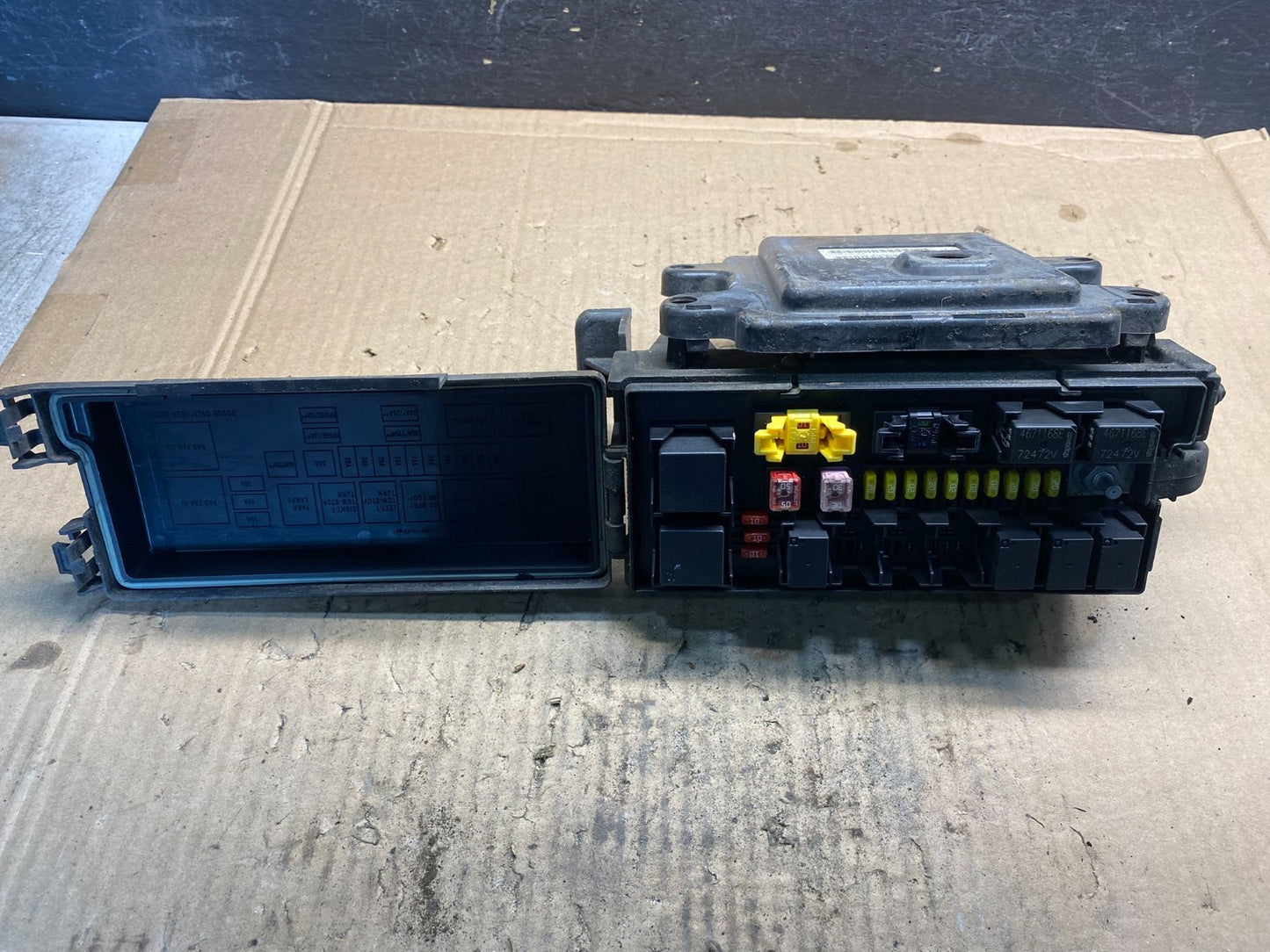 2009 Jeep Grand Cherokee Fuse Box Relay Panel Body Control Module BCM AE8054 DW3