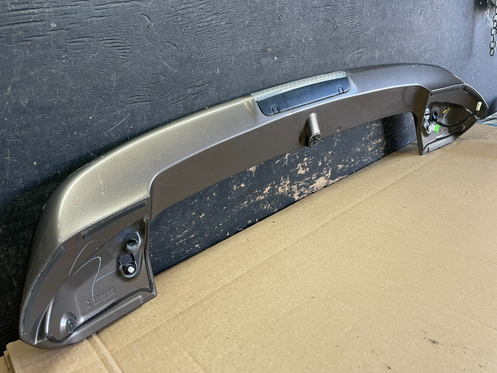 2008 to 2014 Subaru Tribeca Rear Spoiler Wing AB2966 DG10