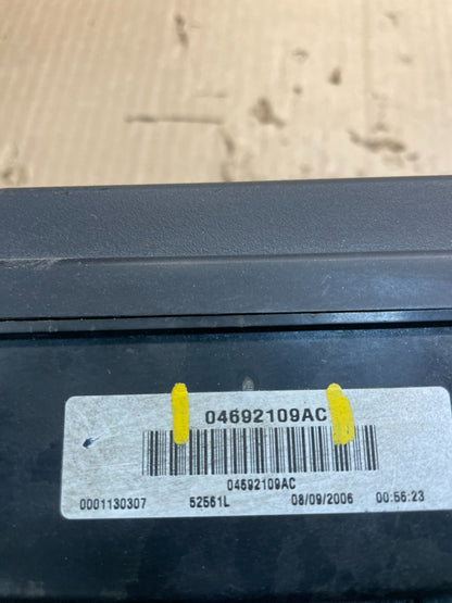 2007 Jeep Grand Cherokee Integrated Power Fuse Box 04692109ac X8739 DG7
