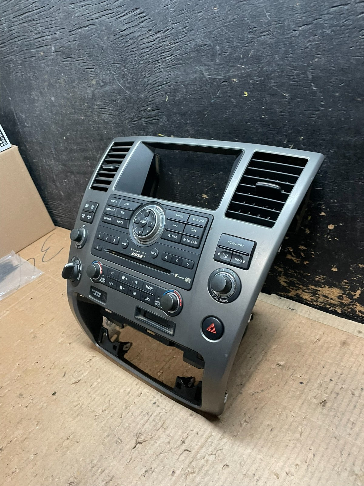 2008 to 2012 Nissan Armada Bose Radio CD Player A/C Climate Control Y6422 DG2