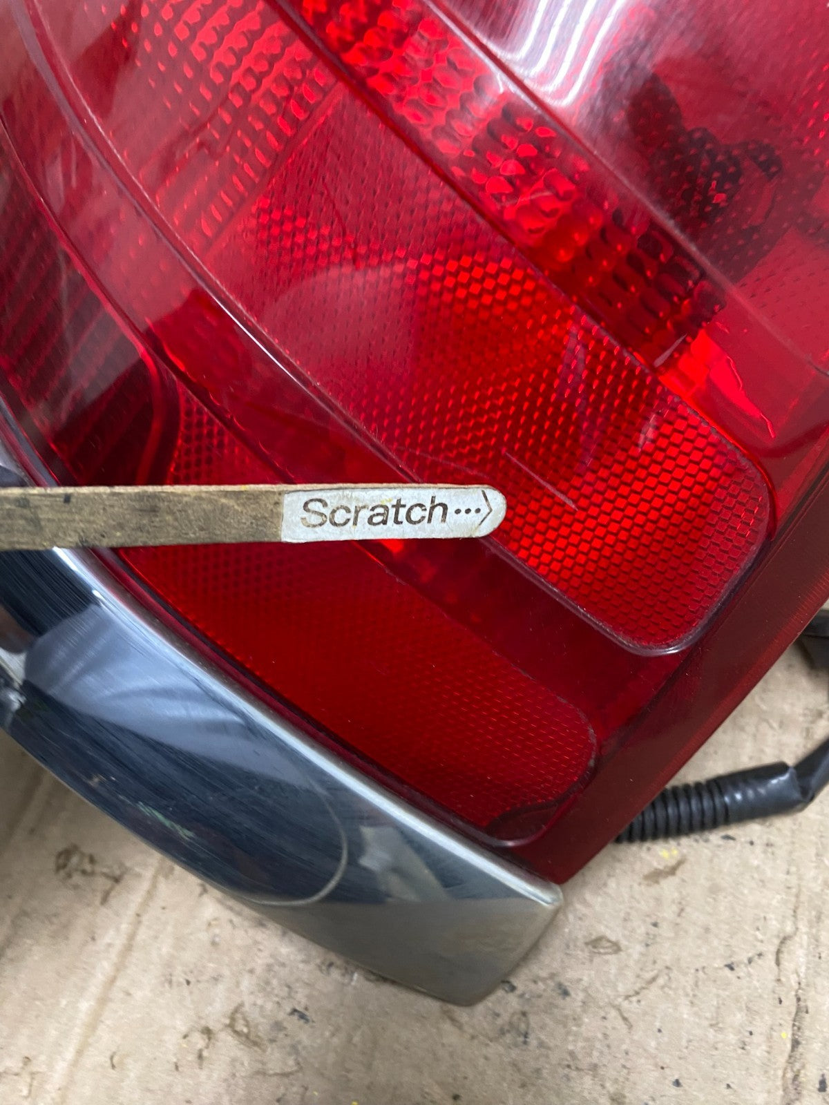 1998-2003 Ford Crown Victoria Right Passenger Rh Side Tail Light Q3572 DW4