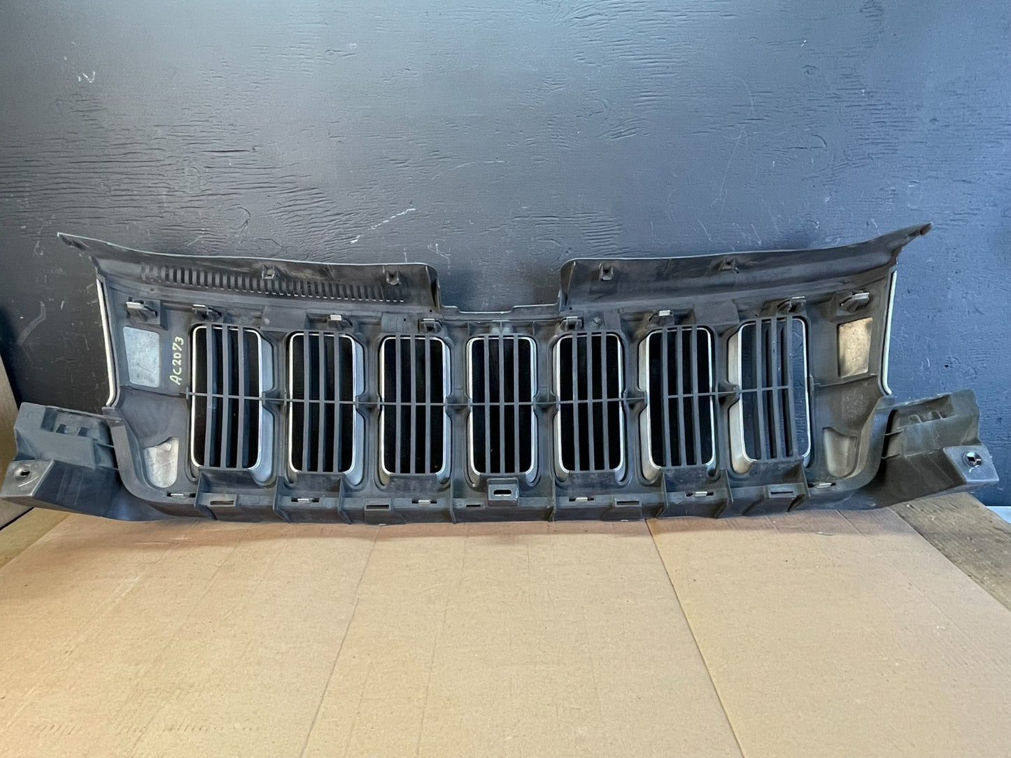 2011 to 2013 Jeep Grand Cherokee Front Upper Grill Grille OEM AC2073 DG4
