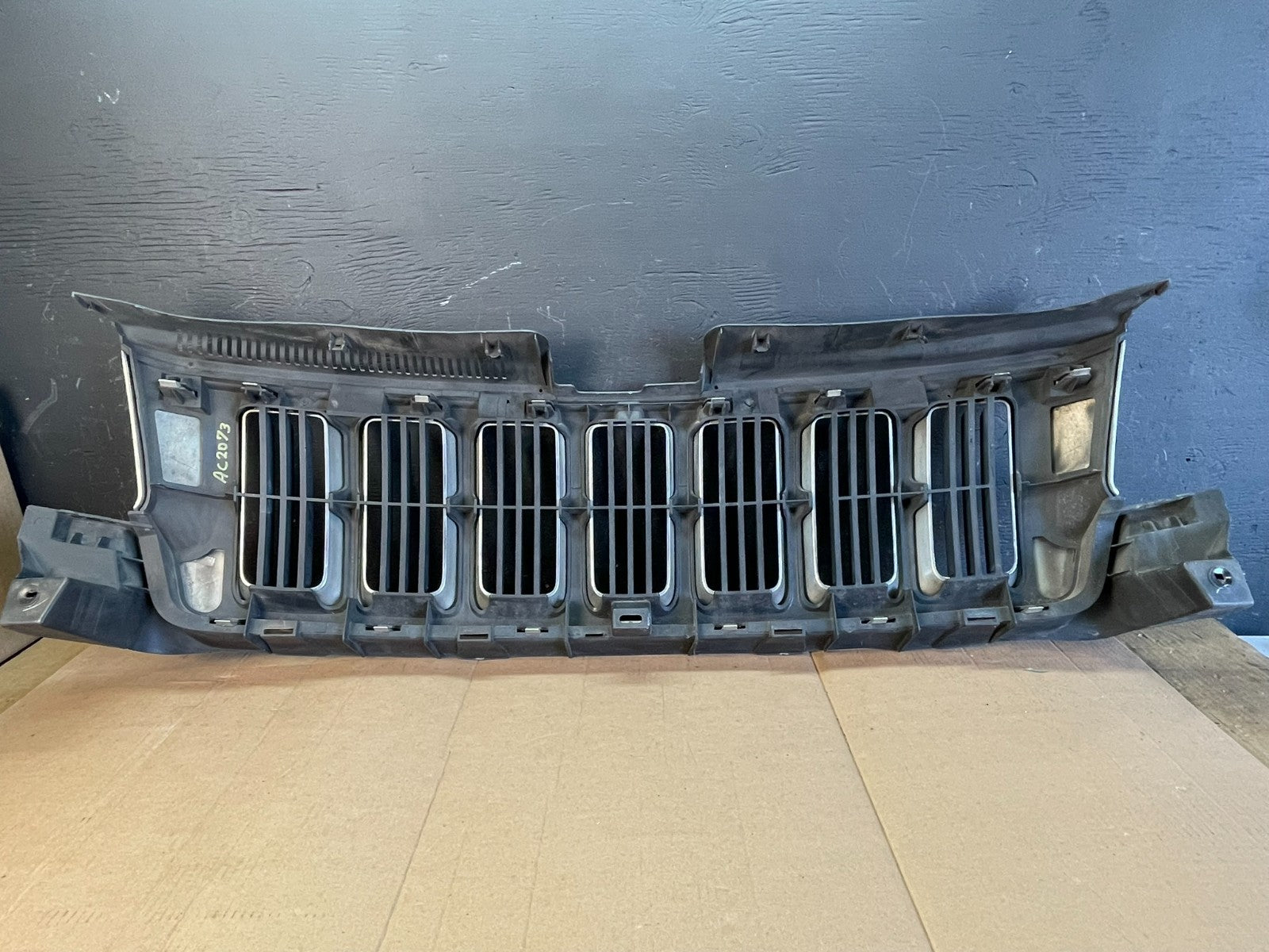 2011 to 2013 Jeep Grand Cherokee Front Upper Grill Grille OEM AC2073 DG4