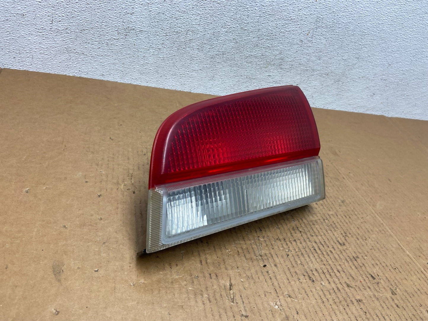 1992 to 1995 Pontiac Bonneville Right Passenger Inner Tail Light AE0353 DG2