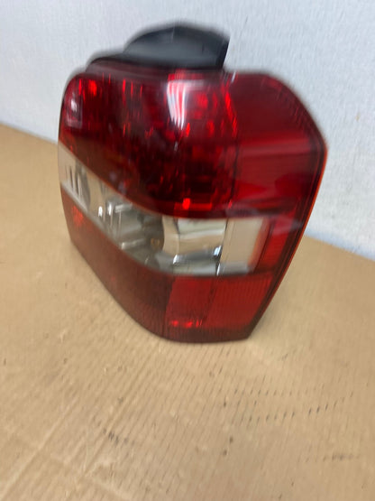 2004-2007 Toyota Highlander Right Passenger RH Side Tail Light AD0867 LK1