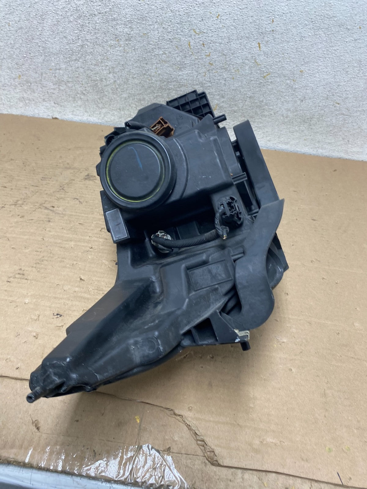 2013 to 2019 Ford Taurus Left Driver LH Side Headlight Halogen AI0911 DW8
