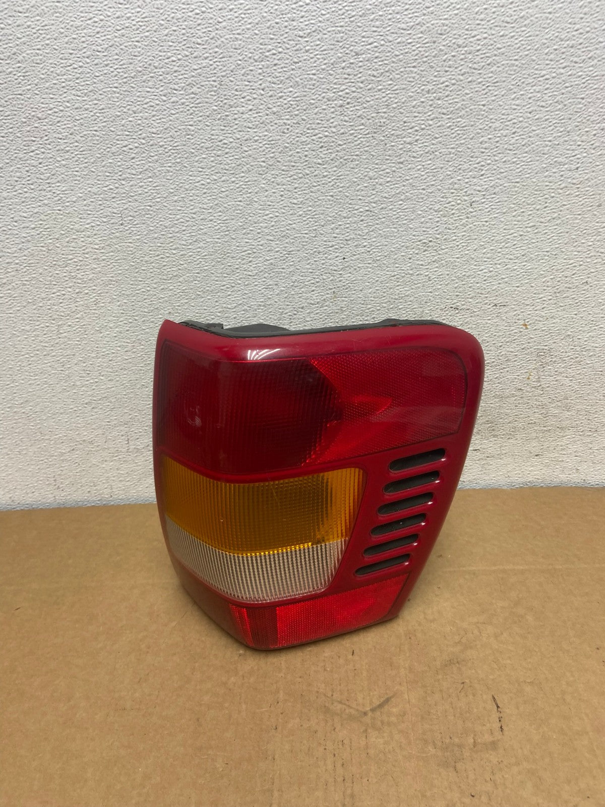 1999-2004 Jeep Grand Cherokee WJ Right Passenger Rh Tail Light AD5387 LK0