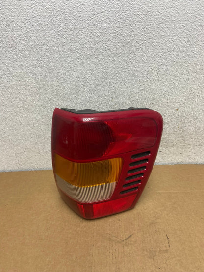 1999-2004 Jeep Grand Cherokee WJ Right Passenger Rh Tail Light AD5387 LK0