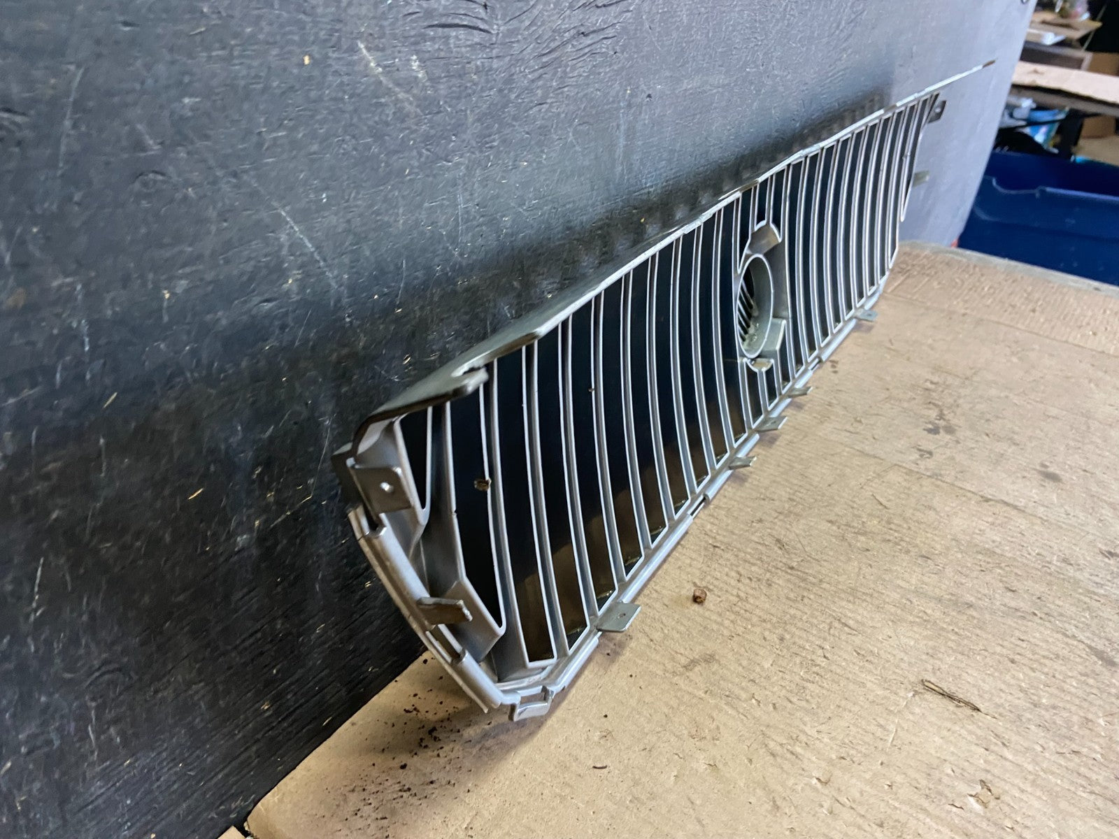 2004 to 2007 Ford Freestar Front Grill Grille 3F23-17K945 OEM Q5943 DG10