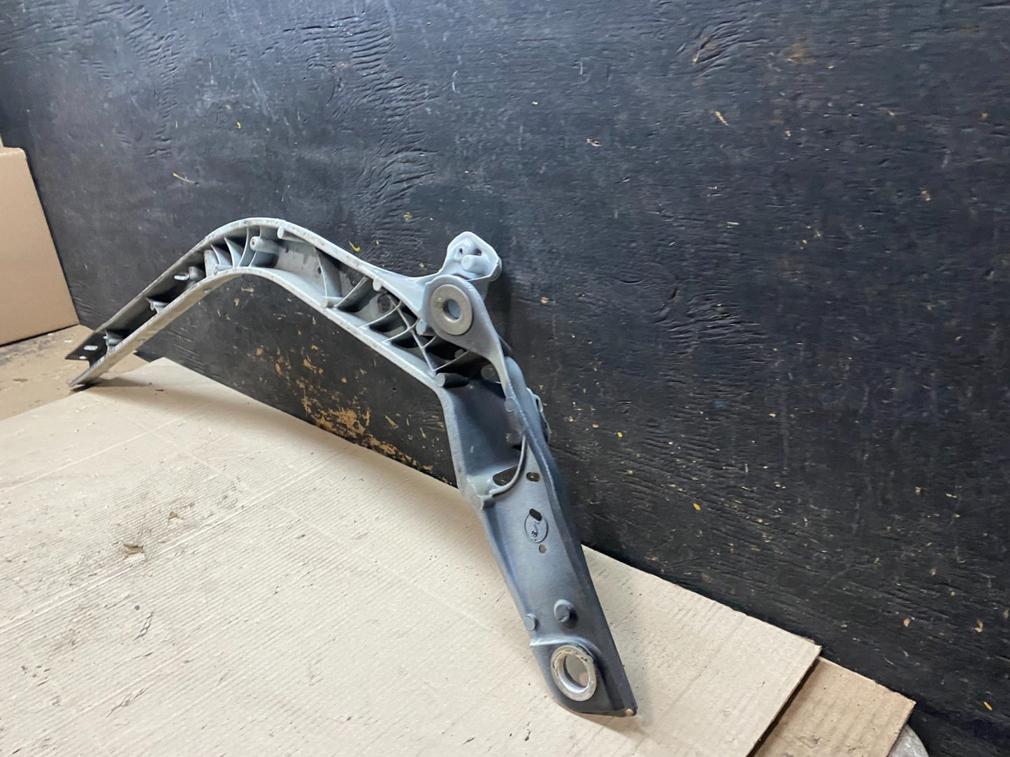 2020 to 2023 Ford Explorer Left Driver LH Upper Tic Bar Oem X2879 DG4