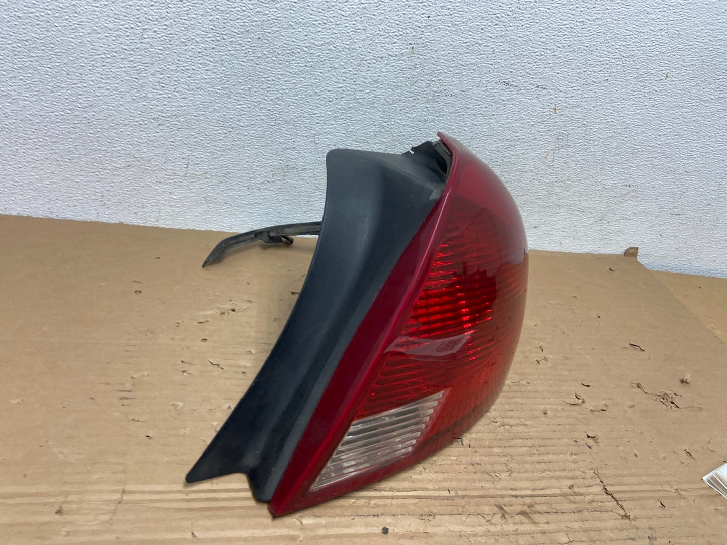 2000 to 2003 Ford Taurus Right Passenger Rh Side Tail Light AD4313 LK2