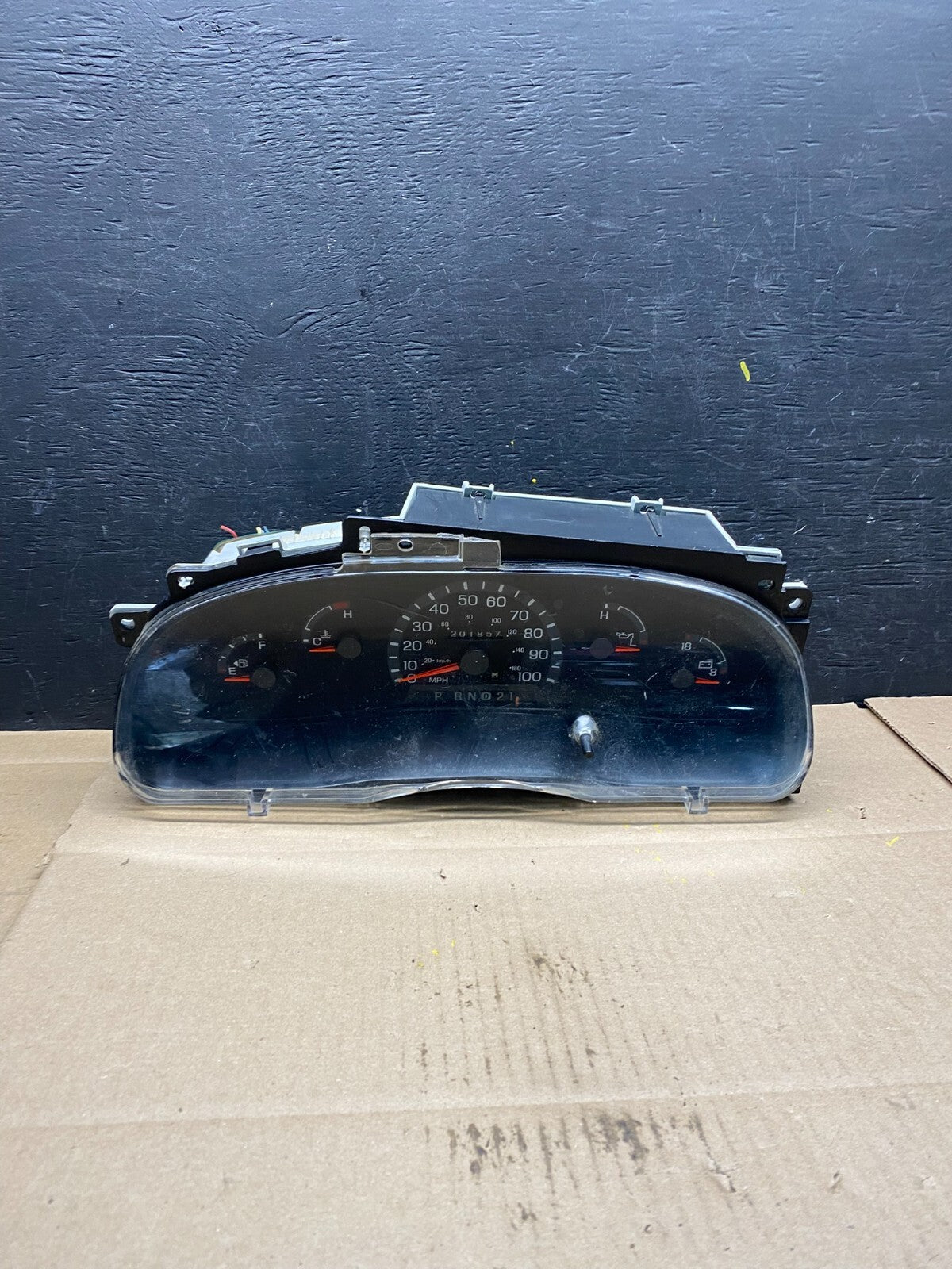 1997 - 2002 Ford Econoline E150 E250 Van Speedometer Instrument Cluster L5643 DG0