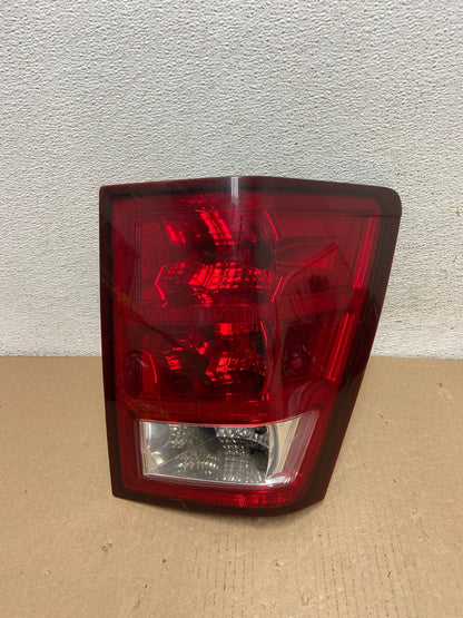 2005 - 2006 Jeep Grand Cherokee Right Passenger Rh Side Tail Light AF3083 LK0