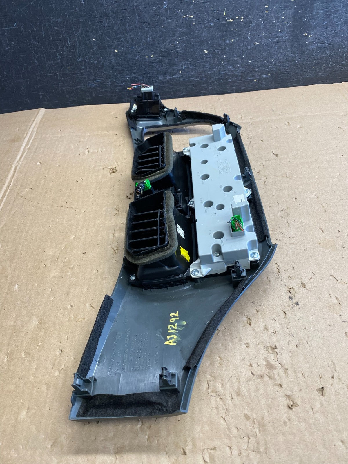 2005 to 2010 Honda Odyssey Radio Climate Control Dash Trim Bezel AJ1292 DW3