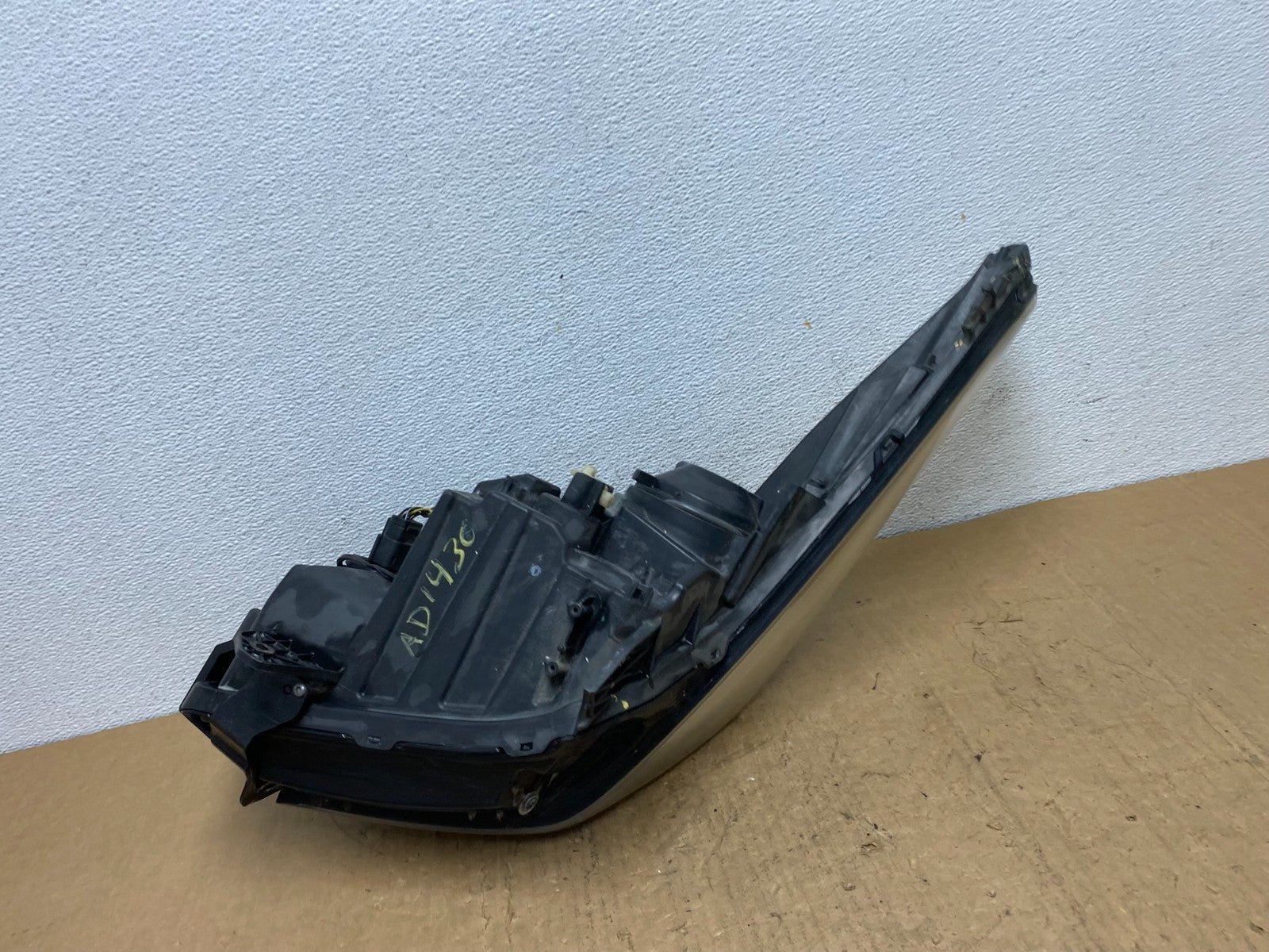 2013 to 2018 Cadillac Ats Left Driver LH Side Halogen Headlight AD1430 DW9