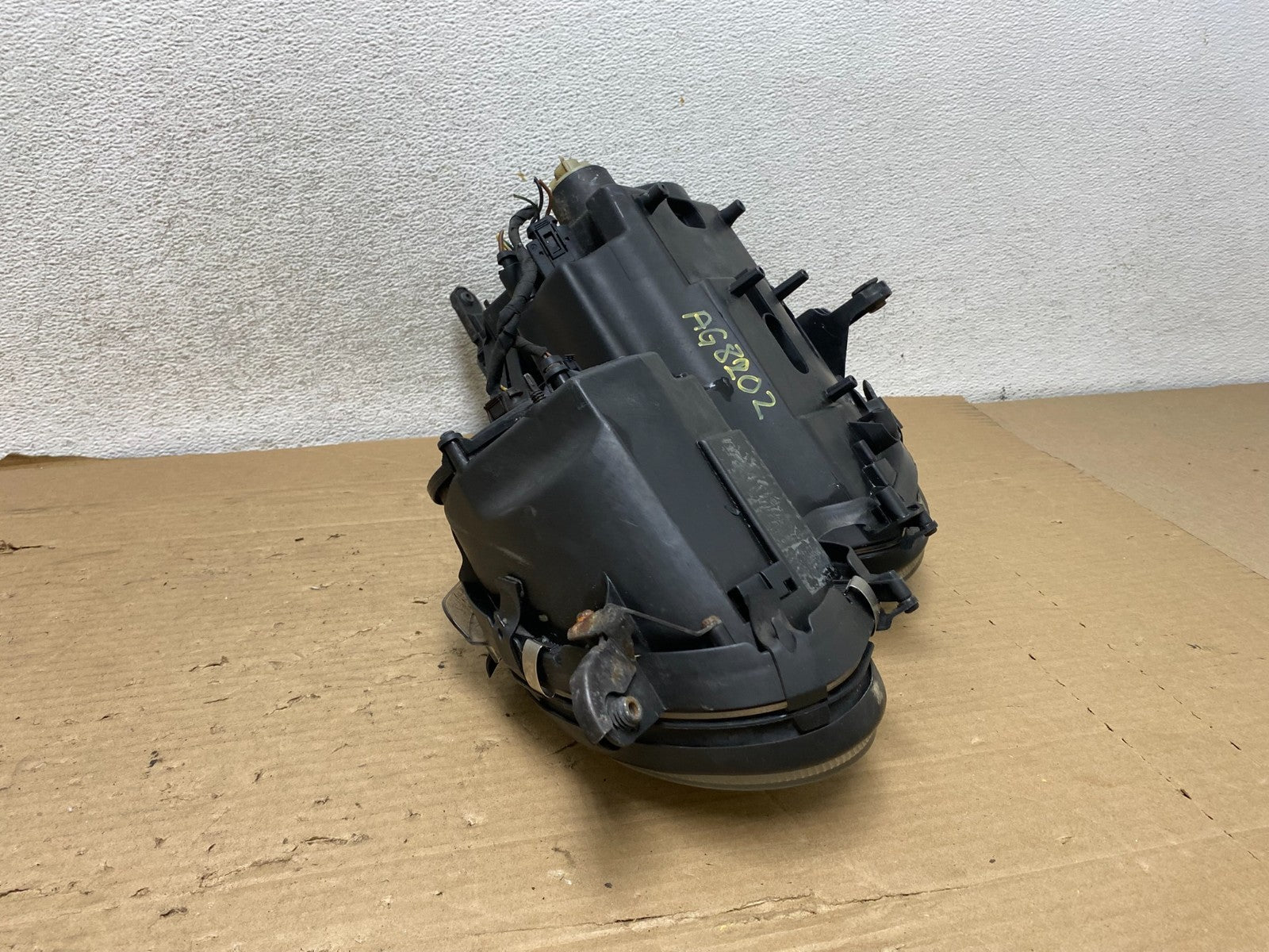 2003-2006 Mercedes E E320 E350 Class Right Passenger Halogen Headlight AG8202 DW8