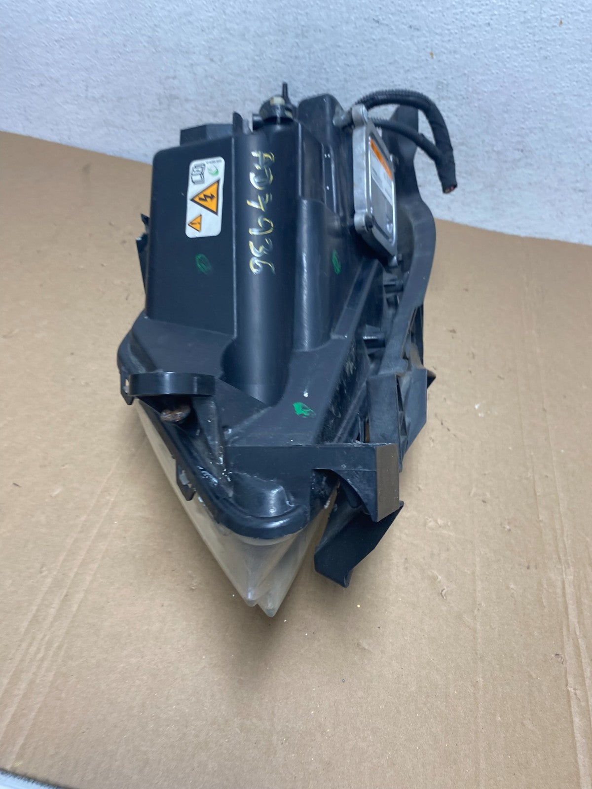 2009-2012 Lincoln Mks Right Passenger RH Side Xenon HID Headlight AD7936 DW9