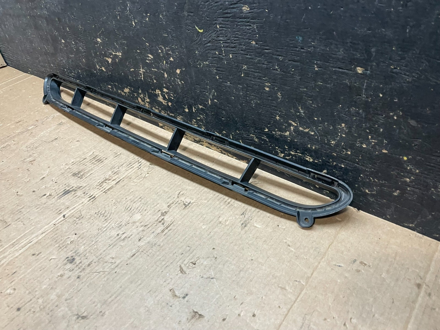 2014 to 2015 Kia Sorento Front Bumper Lower Center Grill Z59992
