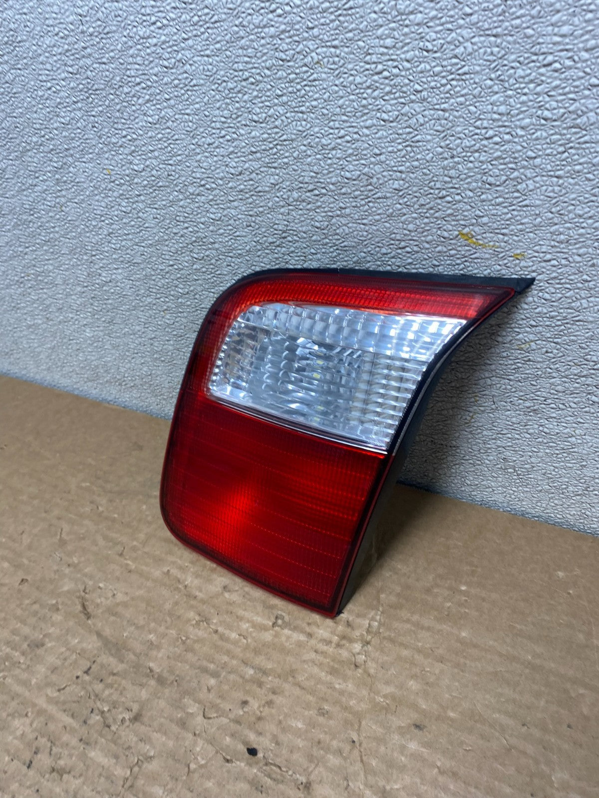 2001 2002 Subaru Forester Right Passenger RH Inner Lid Tail Light Oem Z2816 DW1