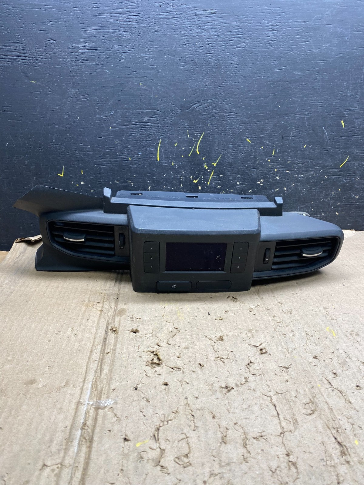 2020 to 2023 Ford  Explorer Console Radio Display Screen Air Vents Oem X6162 DG0