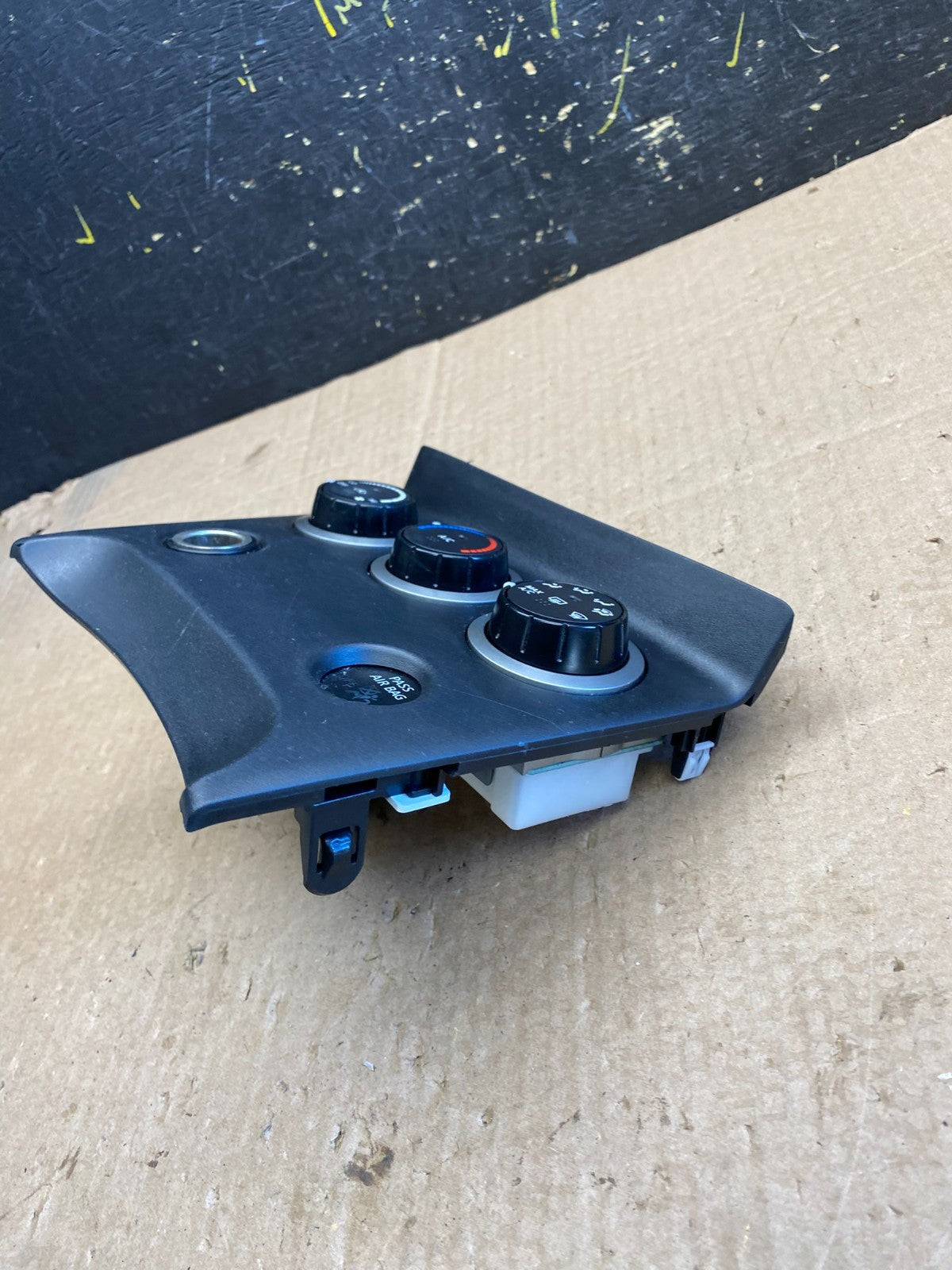 2011 to 2015 Nissan Rogue Heater Temperature AC Climate Control OEM Z0313 DG2